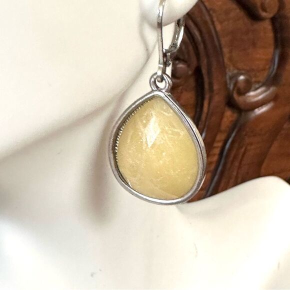 Yellow silver tone drop earrings - Picture 4 of 5